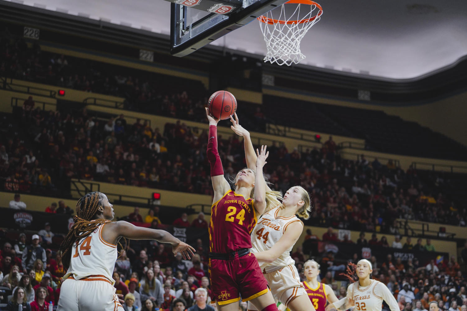 Iowa State Dominates No. 8 Kansas: Cyclones’ Impressive 3-Pointers Secure Big 12 Title Aspirations